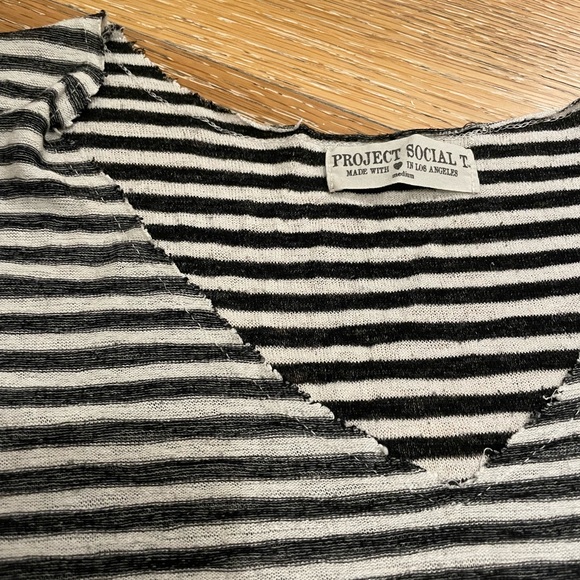 Urban Outfitters Striped V-neck shirt - Picture 2 of 2